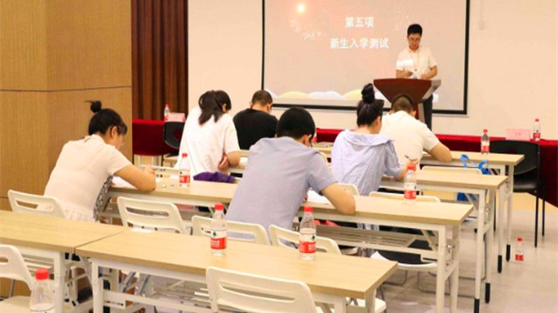 师资背景是判断会计培训老师口碑排名的关键因素之一。以下是一些具体的考量点：